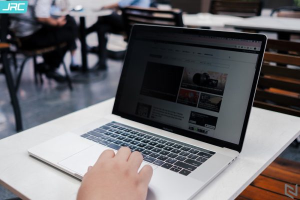 Miếng Dán Chống Nhìn Trộm JRC Cho MacBook  M1 M2 M3